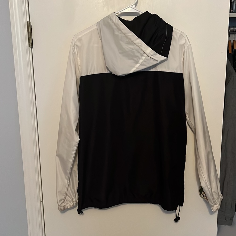 Wind breaker - Picture 2 of 4